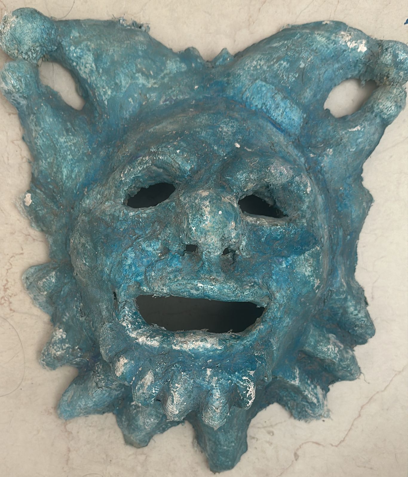 Valdez, M. (2021) Mascara Momo. Enyesado Acrílico;.Creatividad en el Arte