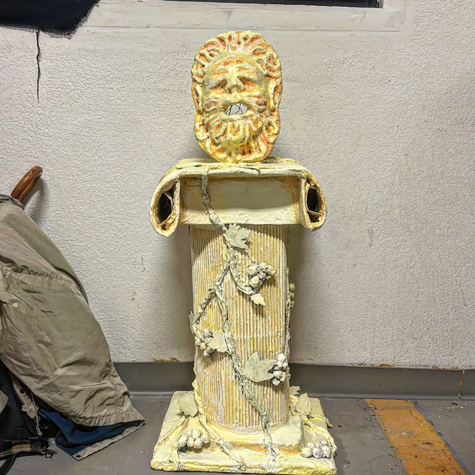 Valdez M. (2025) Máscara de Polifemo; Enyesado y Acrílico; Creatividad en el Arte/Máscaras en la Cultura de la Humanidad